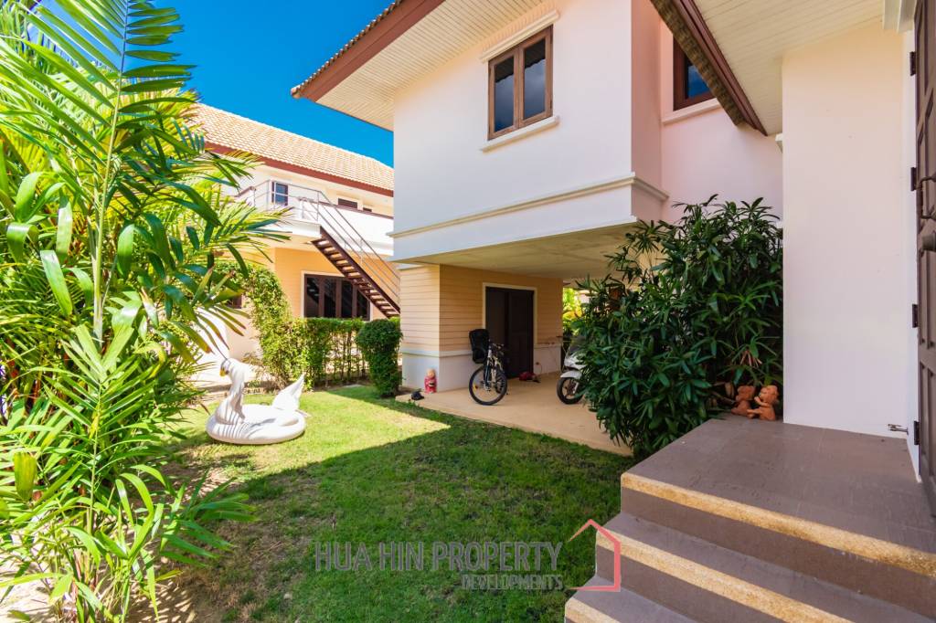 3 bed pool Villa in Resort close to City center