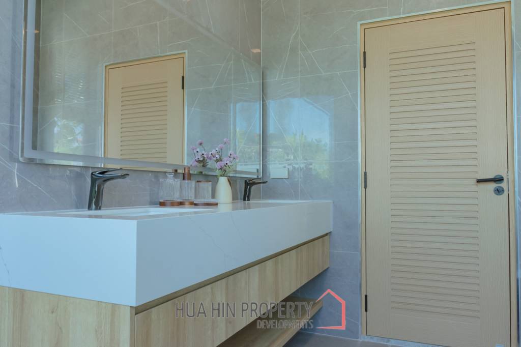 2 Beds 2.5 Bath 196.60 SQ.M Salween Forest Garden