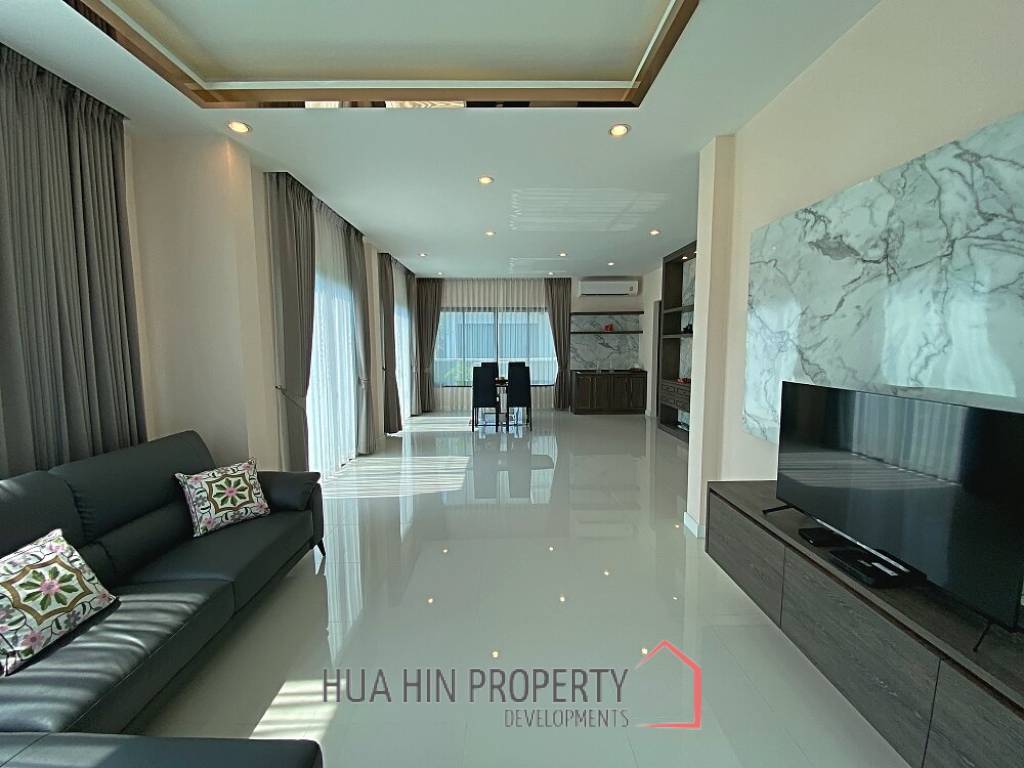 2 Story 3 Bed 3 Bath Villa Near Bluport Mall
