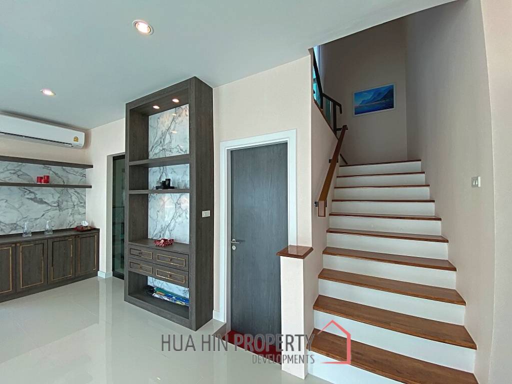 2 Story 3 Bed 3 Bath Villa Near Bluport Mall