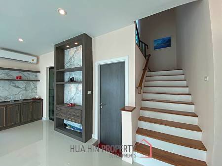 2 Story 3 Bed 3 Bath Villa Near Bluport Mall