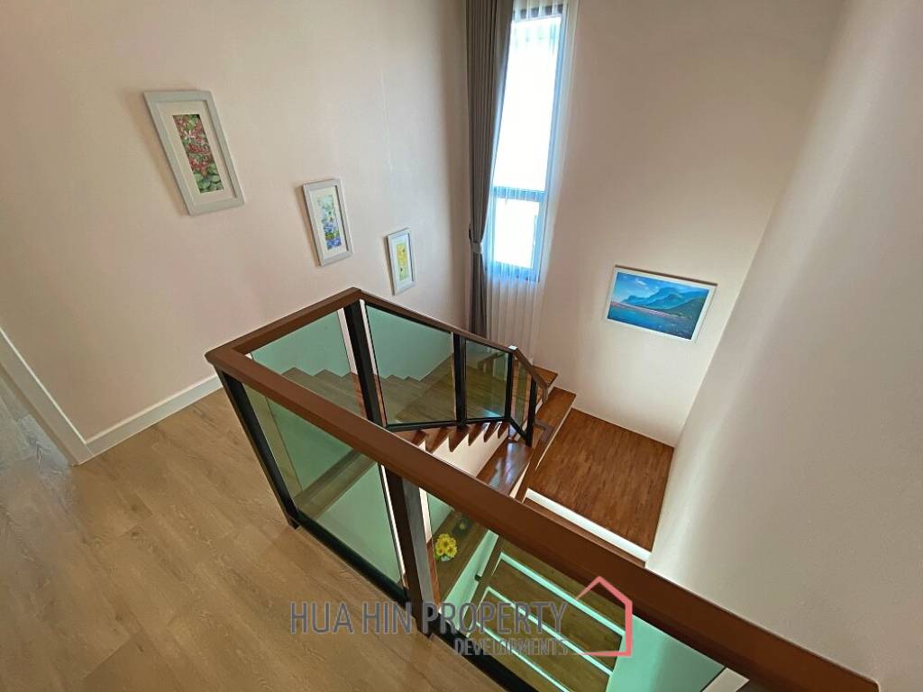 2 Story 3 Bed 3 Bath Villa Near Bluport Mall