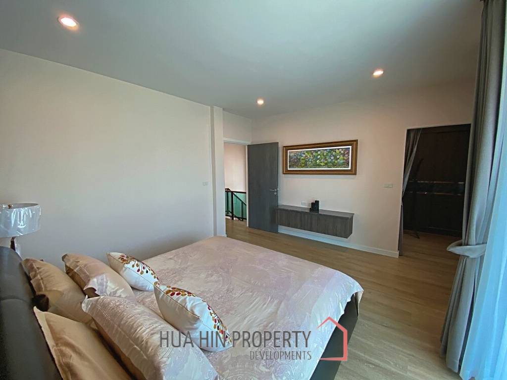 2 Story 3 Bed 3 Bath Villa Near Bluport Mall