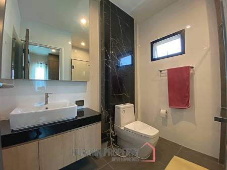 2 Story 3 Bed 3 Bath Villa Near Bluport Mall