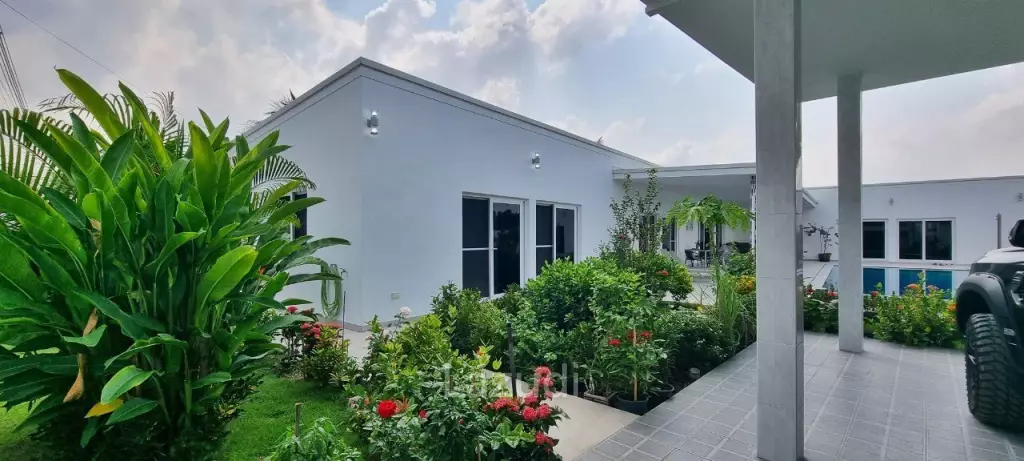 3 Beds 4 Baths 360 SQ.M. Pool Villa in Huay Yai