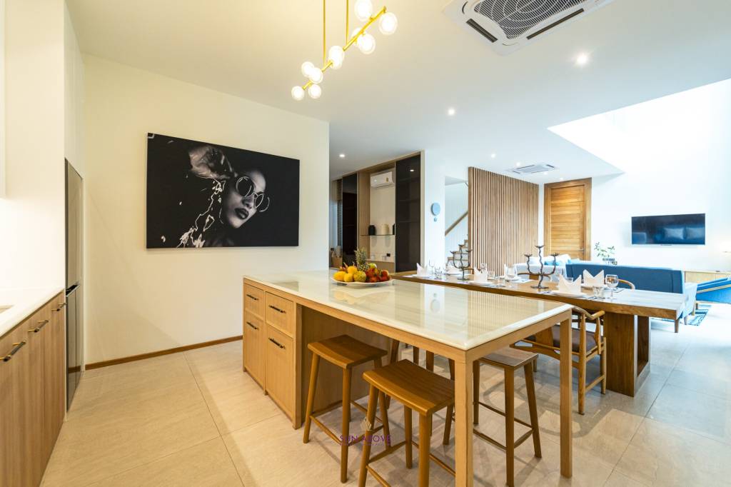 4 Bed 5 Bath Villa For Rent In Soi Pasak 4