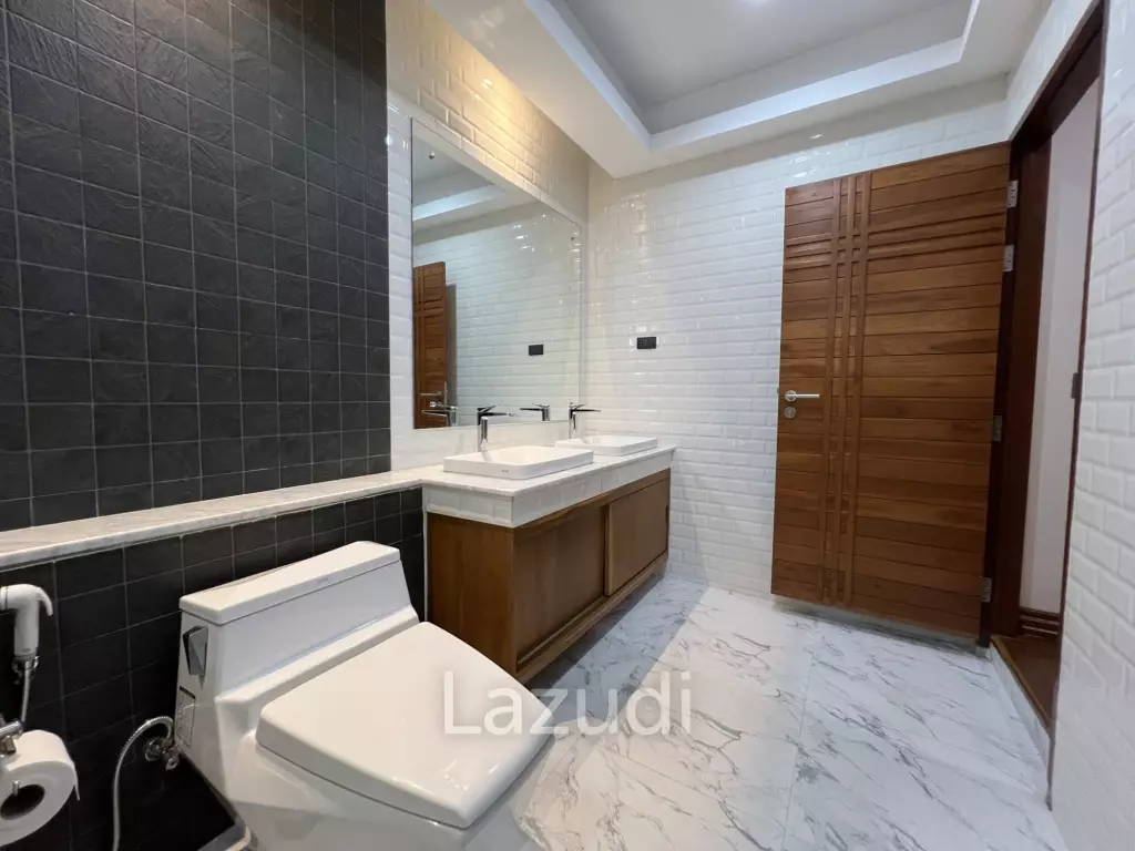 Luxurious Villa in Doi Hang, Chiang Rai with Lush Gardens