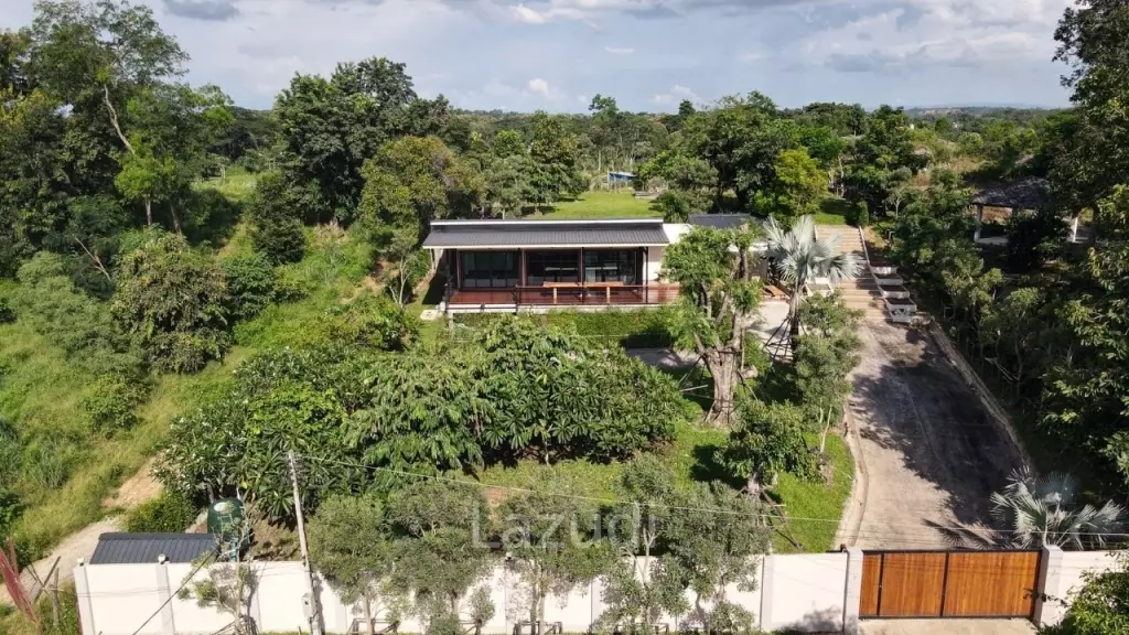 Luxurious Villa in Doi Hang, Chiang Rai with Lush Gardens