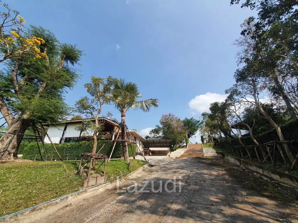 Luxurious Villa in Doi Hang, Chiang Rai with Lush Gardens