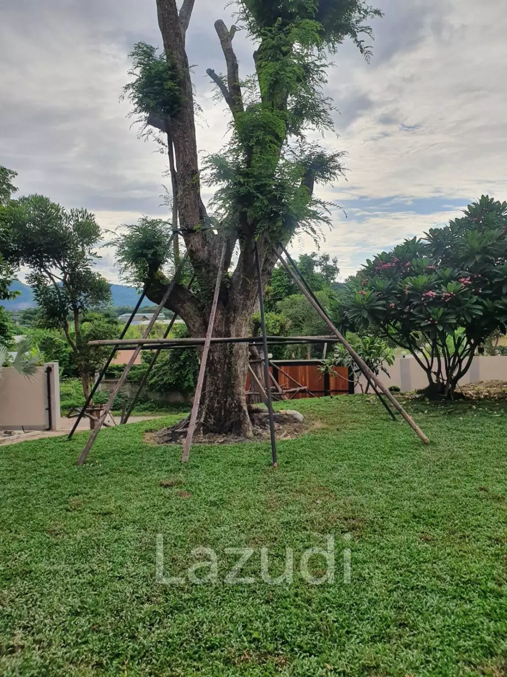Luxurious Villa in Doi Hang, Chiang Rai with Lush Gardens