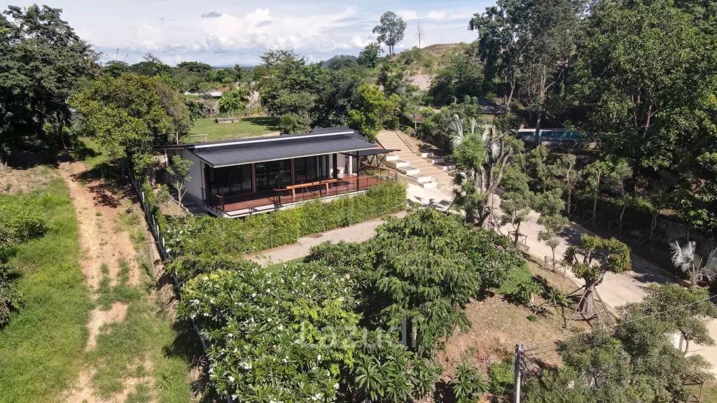 Luxurious Villa in Doi Hang, Chiang Rai with Lush Gardens
