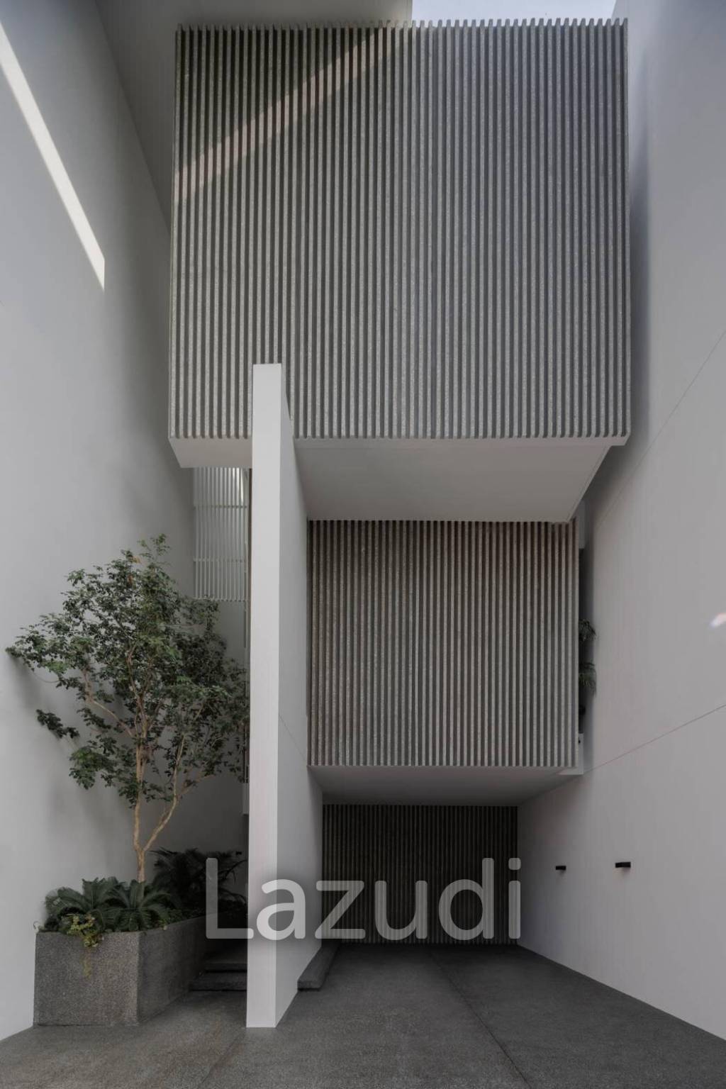 3 Bed 5 Bath 425 SQ.M Lom Hai Jai Tranquil