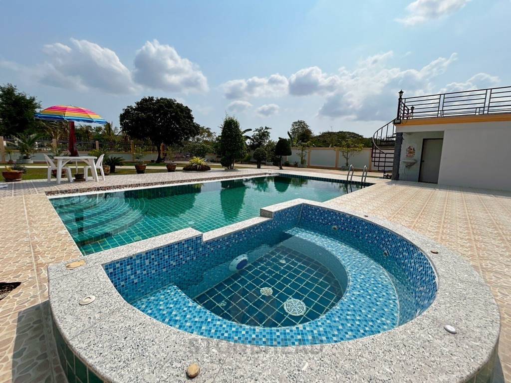 Stand Alone 5 Bedroom Pool Villa For Rent
