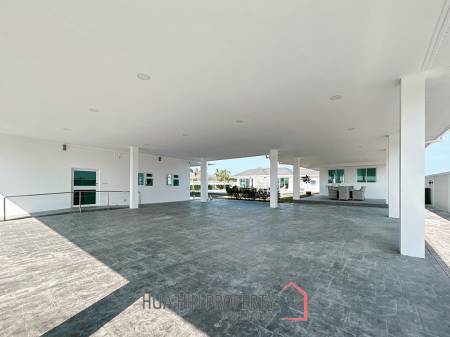 Luxury 7 Bedrooms Pool Villa Close to Black Mountain