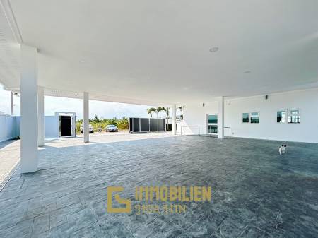 Luxury 7 Bedrooms Pool Villa Close to Black Mountain