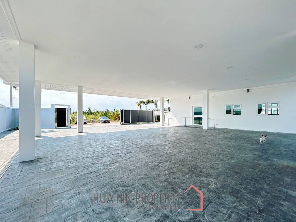 Luxury 7 Bedrooms Pool Villa Close to Black Mountain