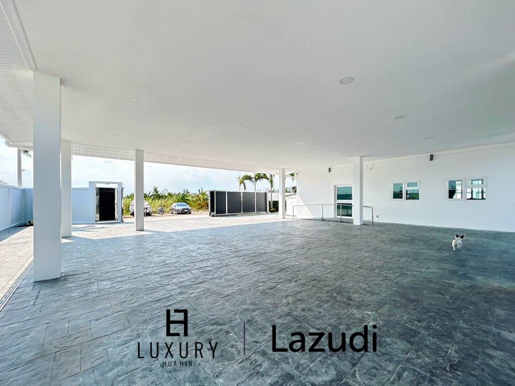 Luxury 7 Bedrooms Pool Villa Close to Black Mountain