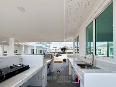 Luxury 7 Bedrooms Pool Villa Close to Black Mountain