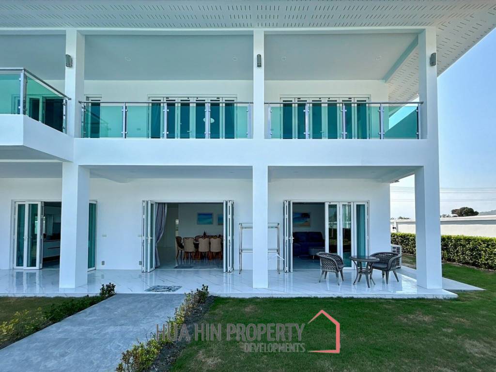 Luxury 7 Bedrooms Pool Villa Close to Black Mountain