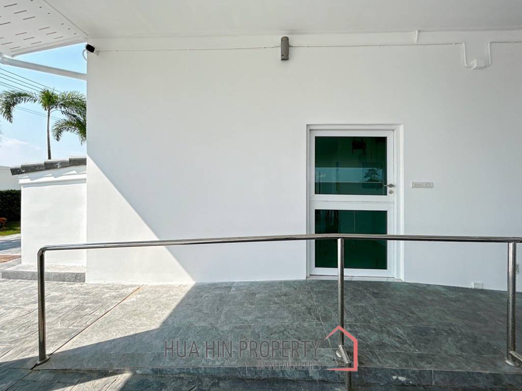 Luxury 7 Bedrooms Pool Villa Close to Black Mountain