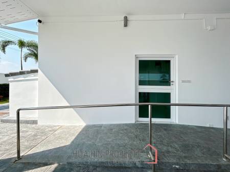 Luxury 7 Bedrooms Pool Villa Close to Black Mountain