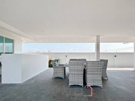 Luxury 7 Bedrooms Pool Villa Close to Black Mountain