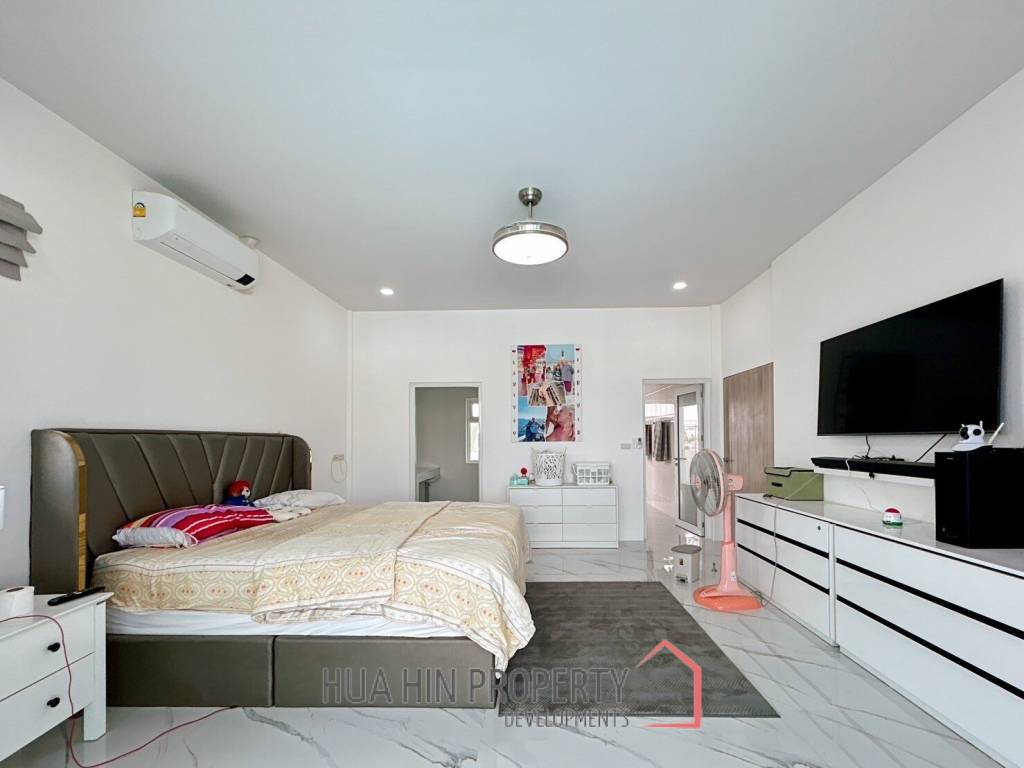 Luxury 7 Bedrooms Pool Villa Close to Black Mountain