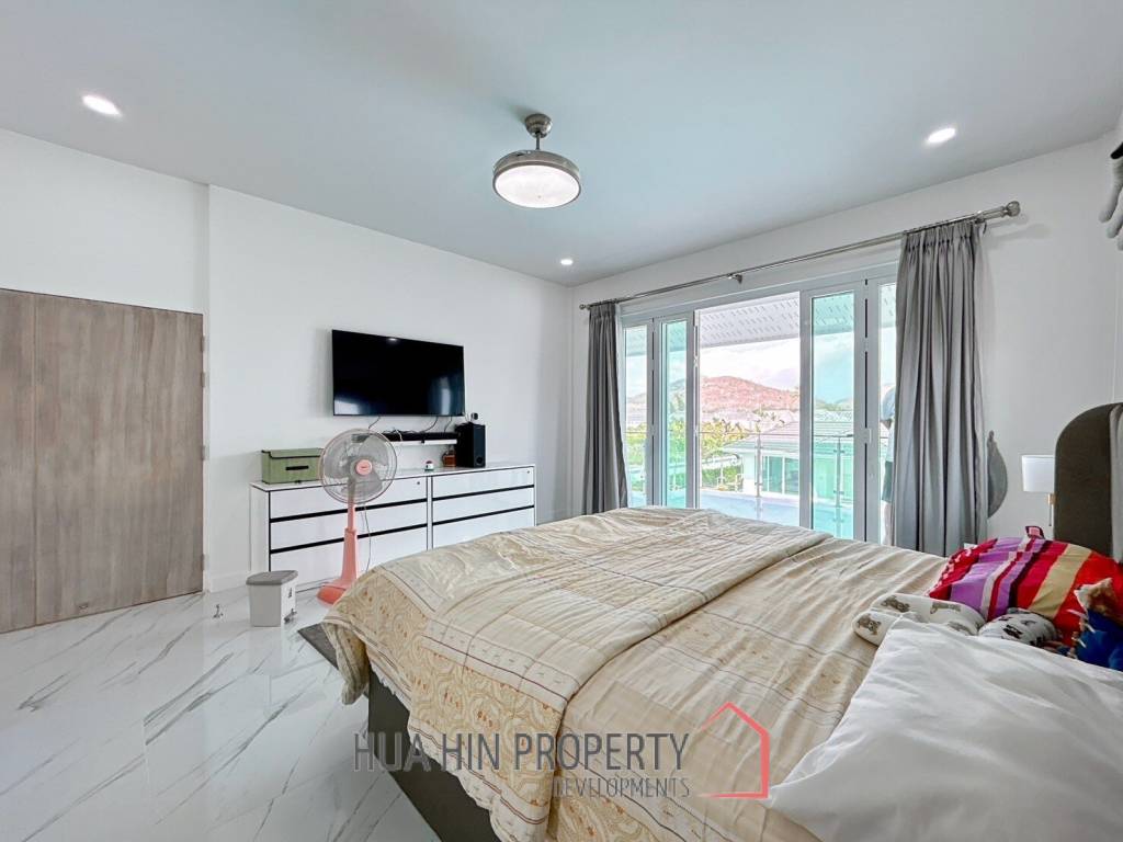 Luxury 7 Bedrooms Pool Villa Close to Black Mountain