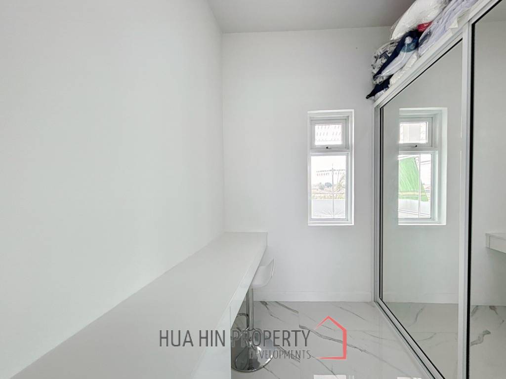 Luxury 7 Bedrooms Pool Villa Close to Black Mountain