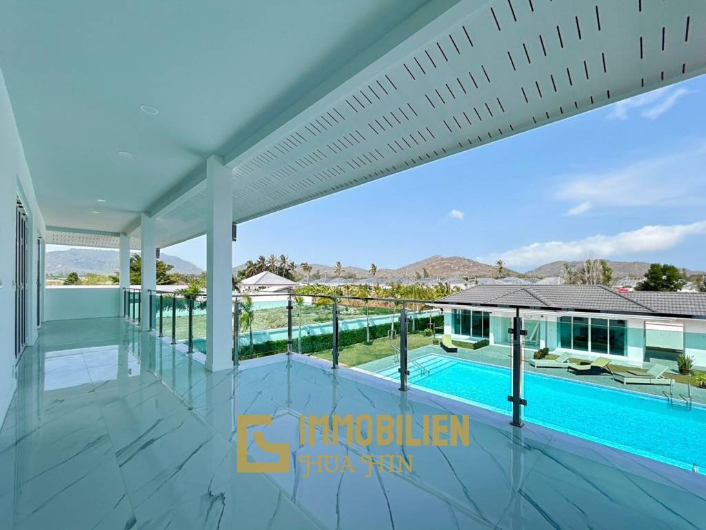 Luxury 7 Bedrooms Pool Villa Close to Black Mountain