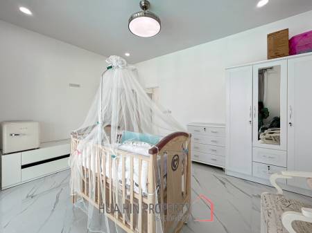 Luxury 7 Bedrooms Pool Villa Close to Black Mountain