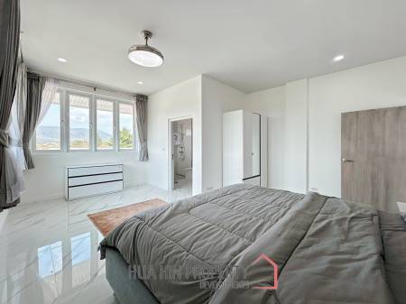 Luxury 7 Bedrooms Pool Villa Close to Black Mountain