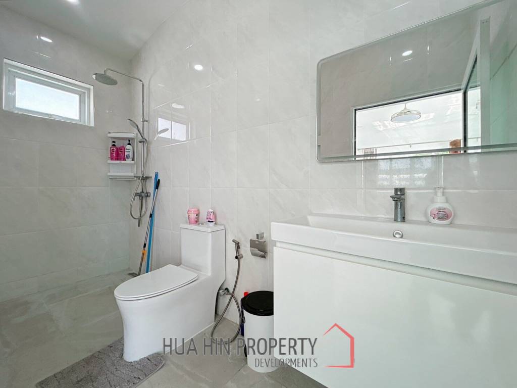 Luxury 7 Bedrooms Pool Villa Close to Black Mountain