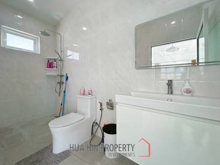 Luxury 7 Bedrooms Pool Villa Close to Black Mountain