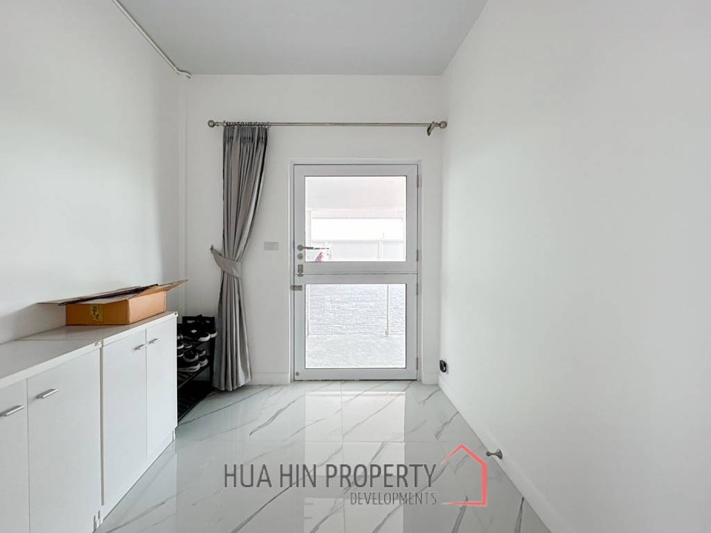 Luxury 7 Bedrooms Pool Villa Close to Black Mountain