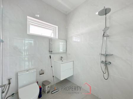 Luxury 7 Bedrooms Pool Villa Close to Black Mountain