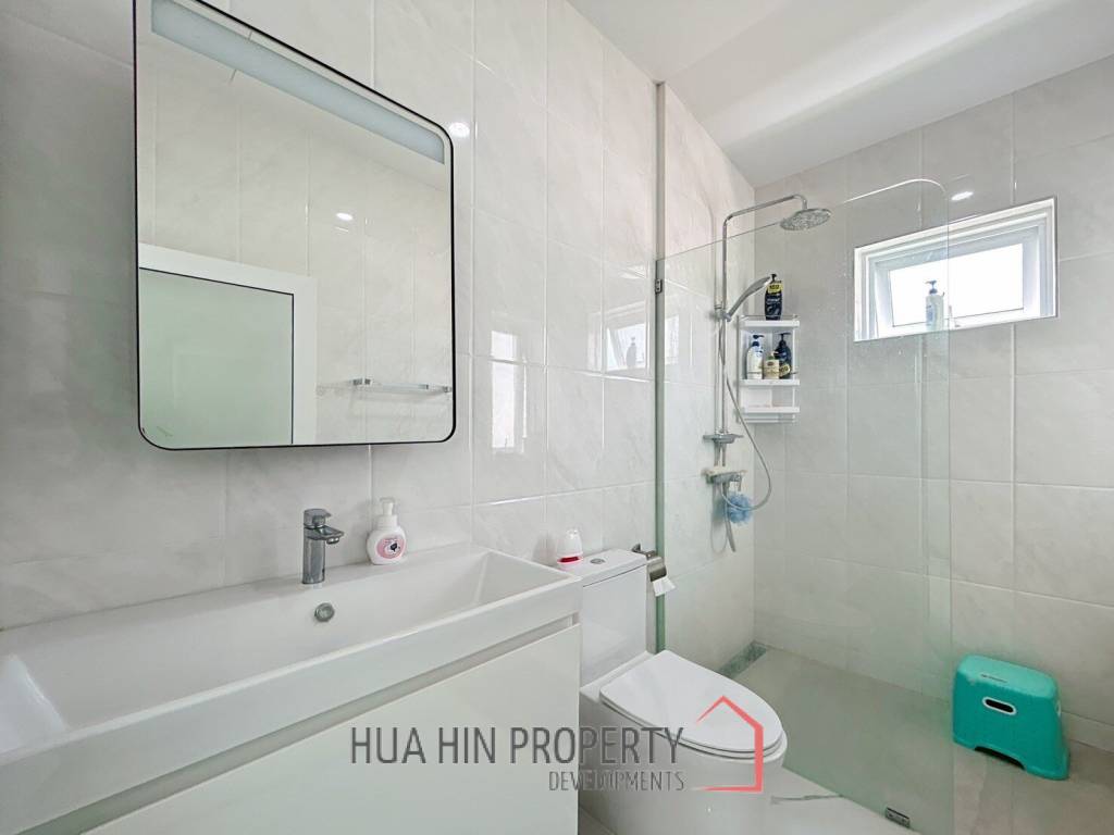 Luxury 7 Bedrooms Pool Villa Close to Black Mountain