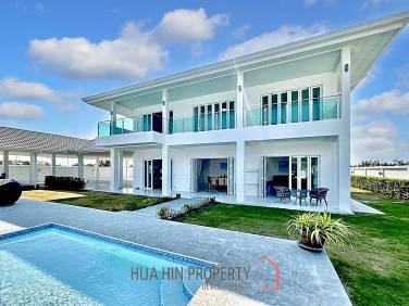 Luxury 7 Bedrooms Pool Villa Close to Black Mountain