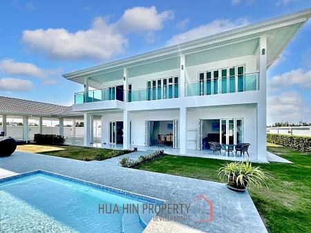 Luxury 7 Bedrooms Pool Villa Close to Black Mountain