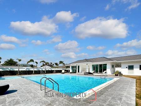 Luxury 7 Bedrooms Pool Villa Close to Black Mountain