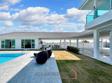 Luxury 7 Bedrooms Pool Villa Close to Black Mountain