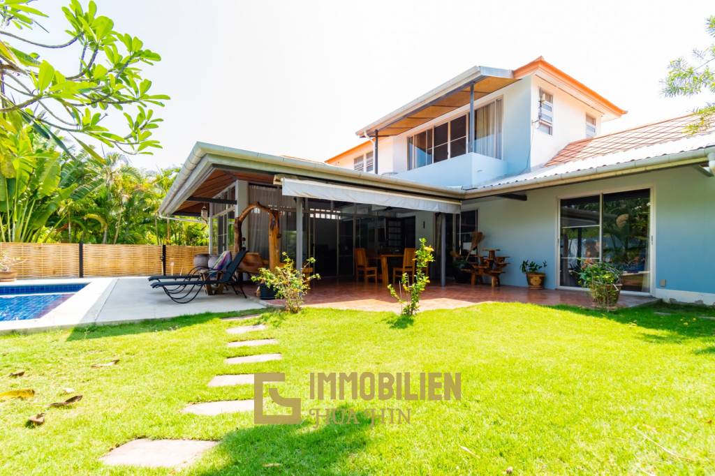 VILLA VISTA : 3 Bed Bali Style pool Villa on 2 floors.