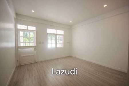 Newly Renovated 2 Bedroom Townhouse By Makro Cha Am