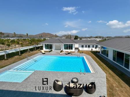 Luxuriöse Villa mit 7 Schlafzimmern und Pool in der Black Mountain Region