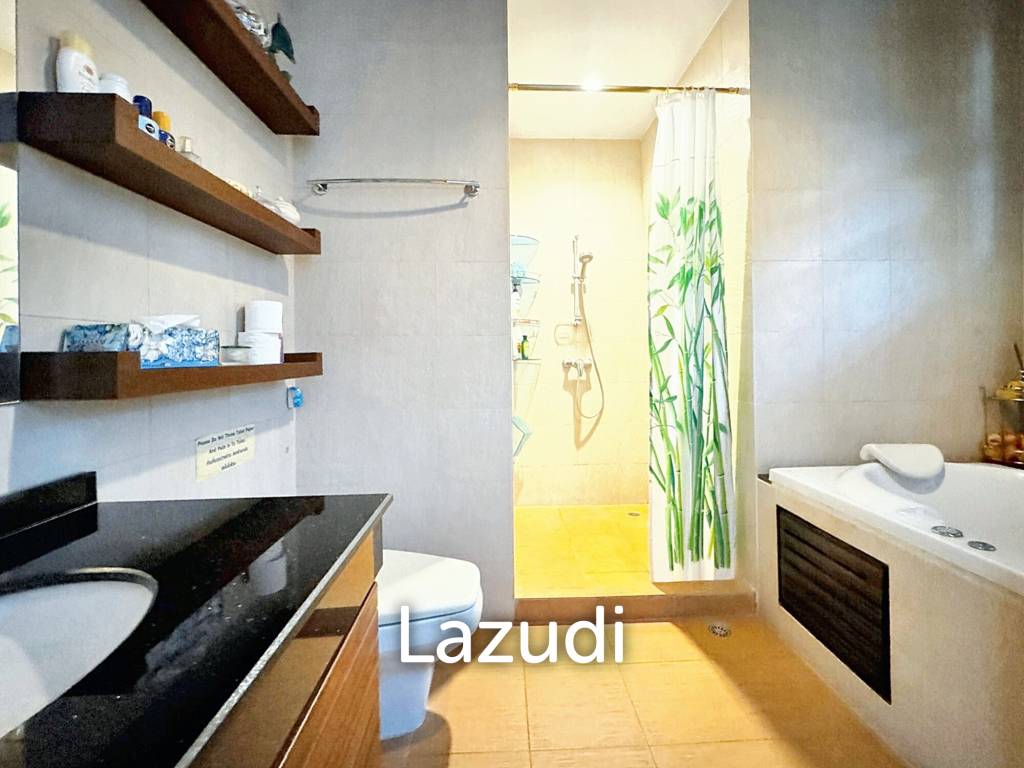 6 Bed 4 Bath 800 SQ.M House for sale in Ekkamai