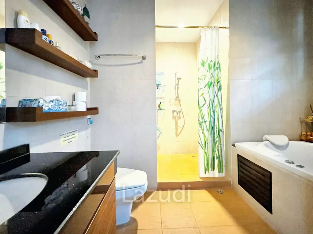 6 Bed 4 Bath 800 SQ.M House for sale in Ekkamai