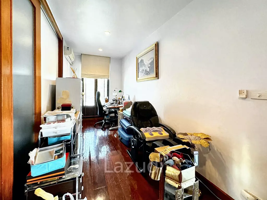 6 Bed 4 Bath 800 SQ.M House for sale in Ekkamai