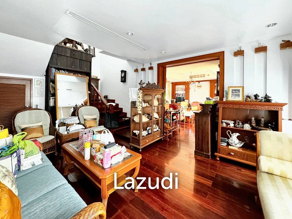 6 Bed 4 Bath 800 SQ.M House for sale in Ekkamai