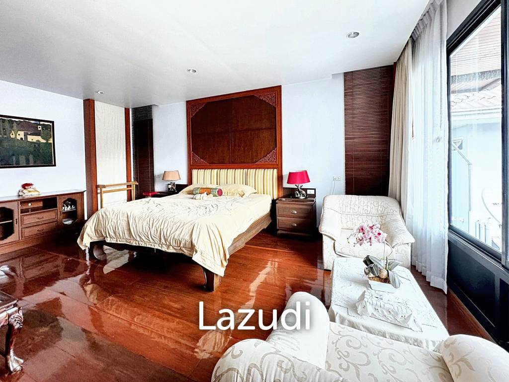 6 Bed 4 Bath 800 SQ.M House for sale in Ekkamai