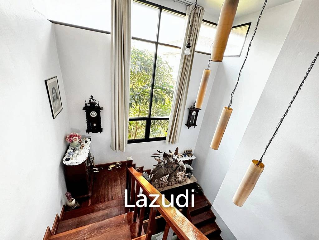 6 Bed 4 Bath 800 SQ.M House for sale in Ekkamai